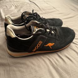 Vintage! KangaROOS “ROOS” Men’s Suede Shoes with Secret Zipper Pouch. Mens size: 10.5. Navy Blue/Orange.