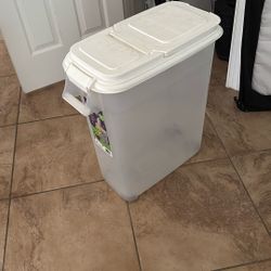 Pet Food Storage - Up To 80lbs