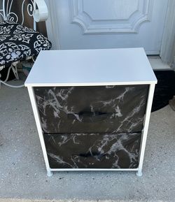 Nice storage drawers. ( like new )