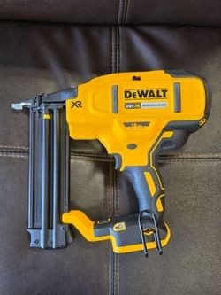 Dewalt 20v XR 18g Brad Nailer (BROKEN) Not working / No Sirve