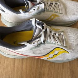 Saucony Triumph 21 Size 10 Running Shoes 