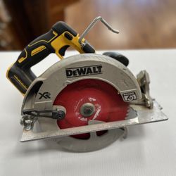 DEWALT DCS570B 20V MAX 7-1/4 CORDLESS CIRCULAR SAW, USED CONDITION, BATTERY, NO CHARGER