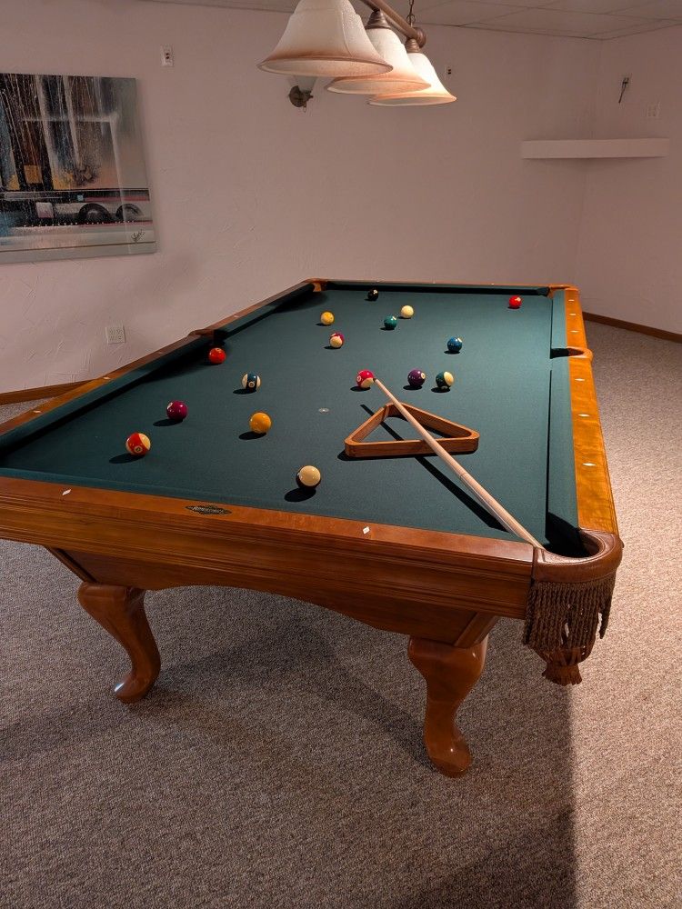Authentic Brunswick 9' Pool Table And Cue Rack