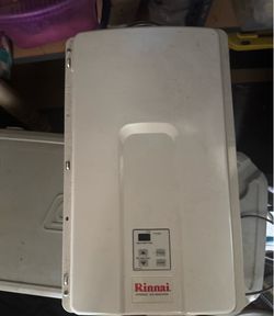 Tankless hot water heater