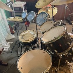 Center stage Drum Kit 