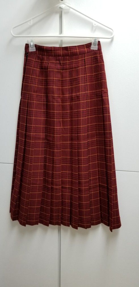 Fashion Option Long Pleated Skirt Sz 4