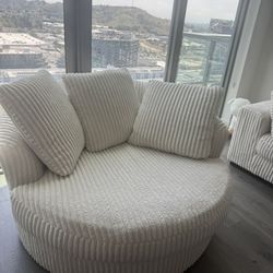 Lindyn Oversized Swivel Chair