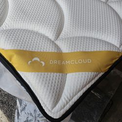 LIKE NEW! DreamCloud Premier Rest King Mattress - Delivery Available