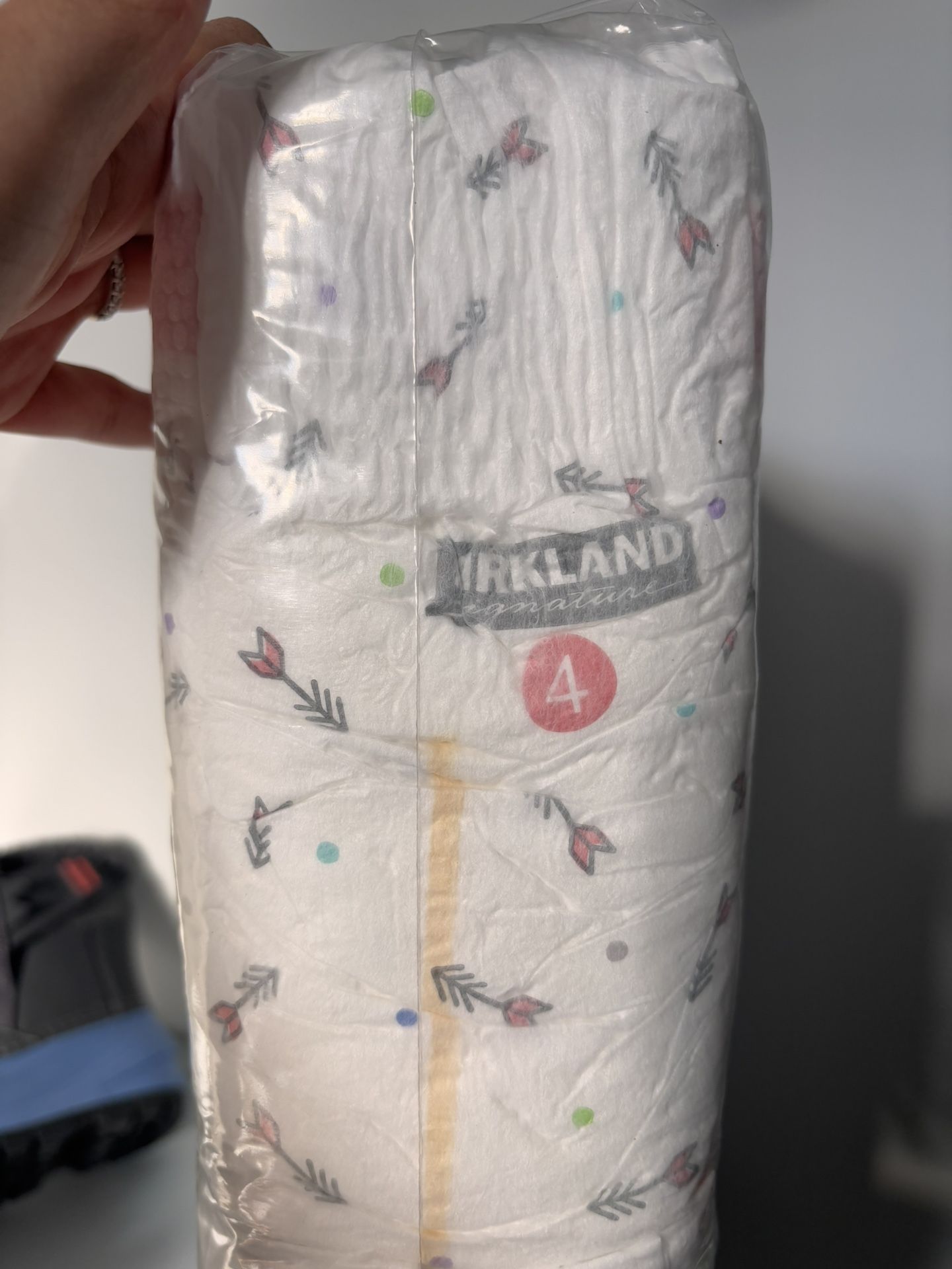 Kirkland Size 4 (63) Diapers
