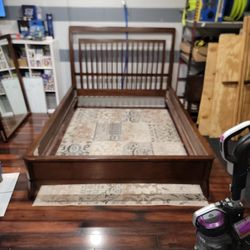 Solid Wood Queen Bedroom Set Excellent Condition 
