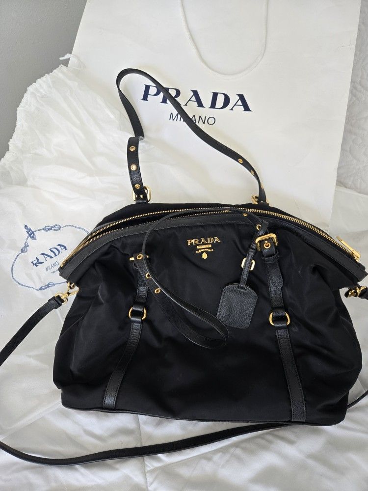 Prada Tessuto Nylon Saffiano Leather Black Top Zip Tote Bag
Nero