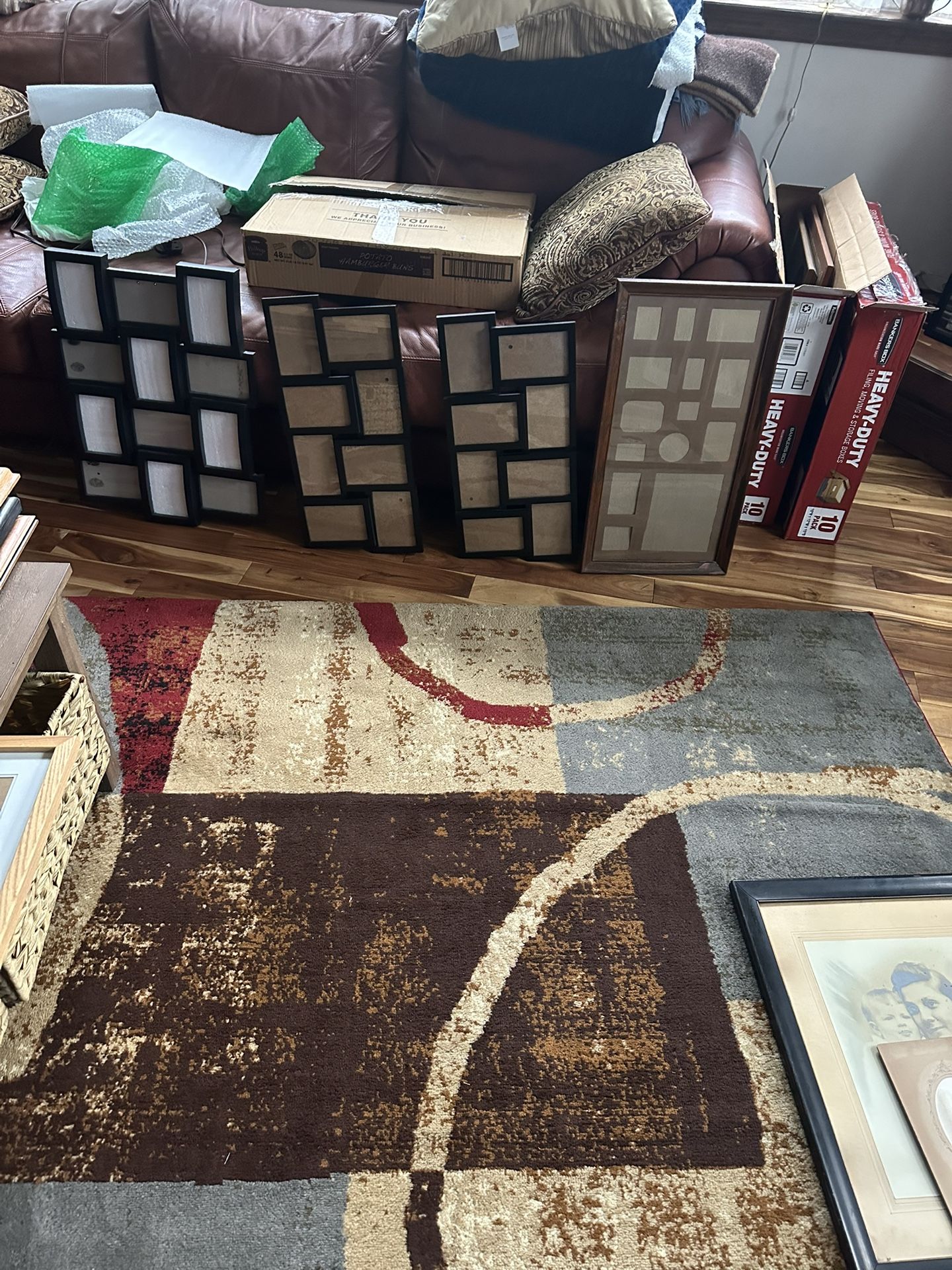PICTURE FRAMES