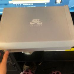 Air Force 1’s Size 8 Woman’s 