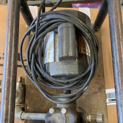 Hydrostatic test pump
