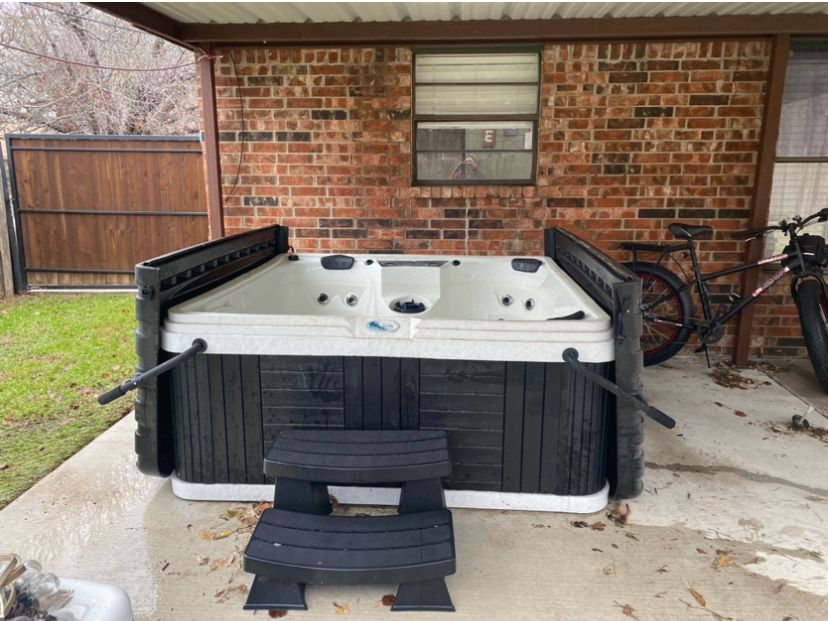Hot Tub Lightly Used 1 Years Since Purchase 