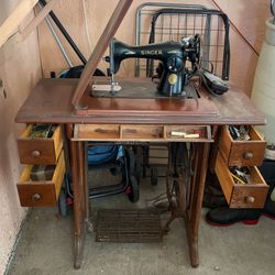 1952 Singer Sowing Machine Antique