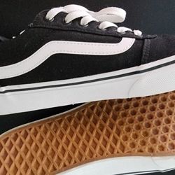 Women's Van's Shoes Size 9.5 New