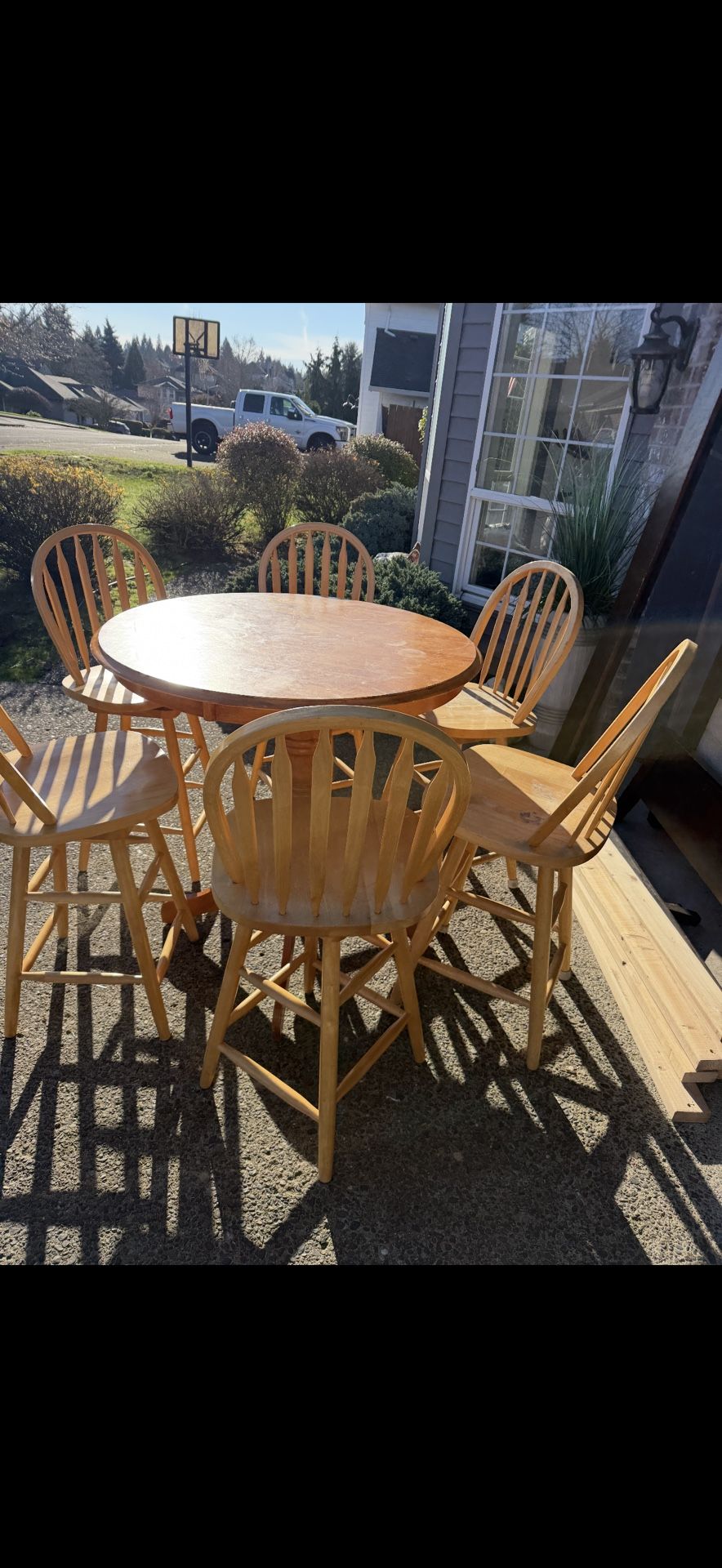 Runs Table 6tall Chairs