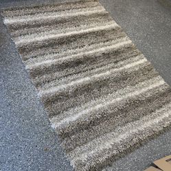 8’ x 5’ Furry Rug - Barely Used