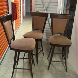 Set of high chairs