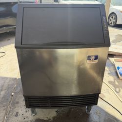 Ice Machine Manitowoc Undercounter Ice Maker 190lb/day 90lb Storage Bin , air cooled , 120V perfect working conditions
