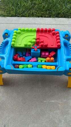 Mega Bloks Foldable Storage Activity Table (With 21 Blocks)