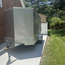 2019 6x10 (11ft with v nose) super nice trailer title in hand