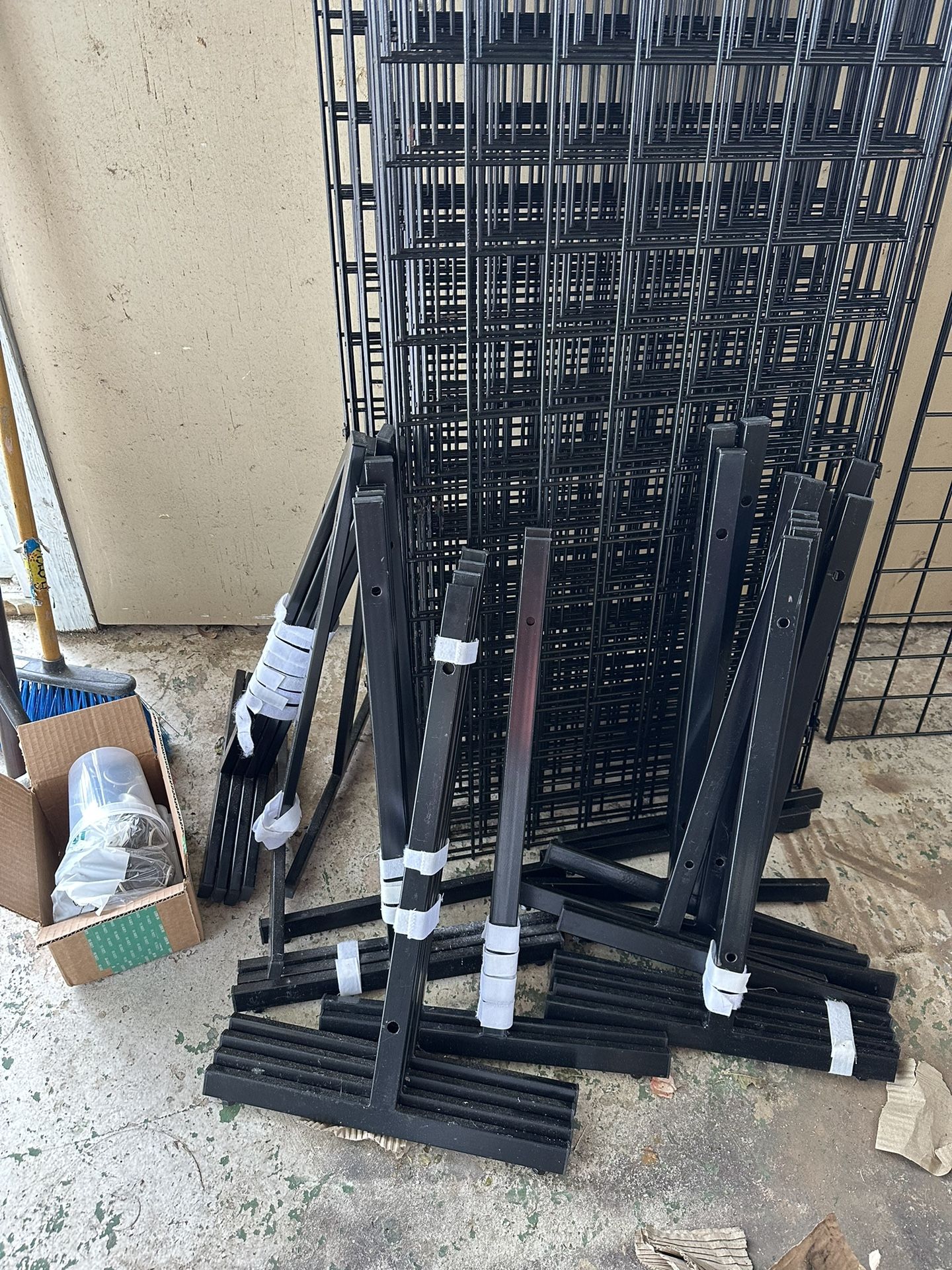 Metal Black Stands For Display 17 Units