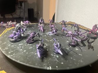 Mixed Games Workshop Warhammer 40,000 Tyranid army miniature lot, primarily consisting of older third- and fourth-edition era models.