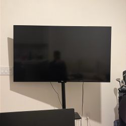 Roku Smart TV – 55-Inch Select Series 4K HDR RokuTV with Roku Enhanced Voice Remote