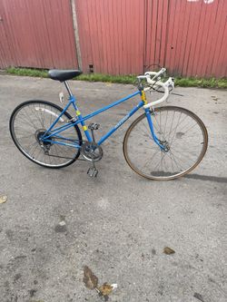 Vintage RalEiGh Road Bike