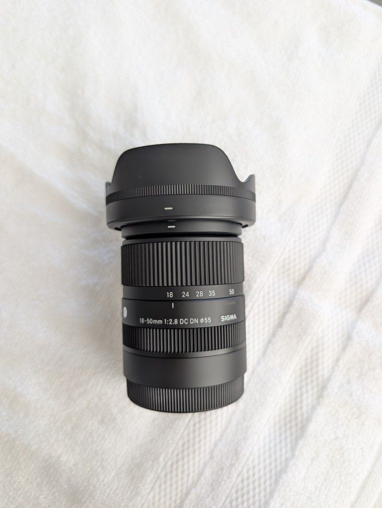 Sigma 18-50mm f/2.8 DC DN Contemporary Lens for Sony E