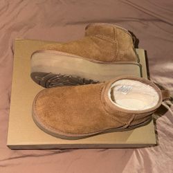 Ultra Mini Platform Uggs Size 6 Woman