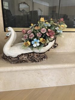 Capodimonte Swans Floral Figurine