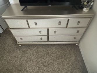 Dresser drawer