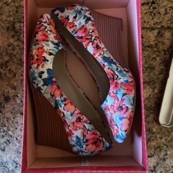 Ladies Wedge floral Shoes Size 8 W