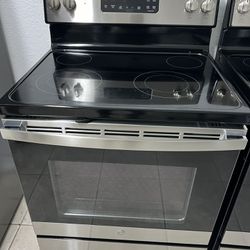 Ge Stove, Dishwasher And Microwave Brand New 