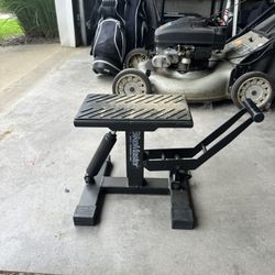 Black Widow Hydraulic Motorcycle Lift Stand