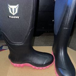 Brand New Tidwe Boots 