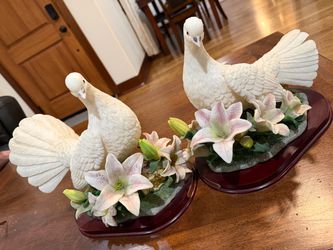 Victoria Collection Dove set decoration piece