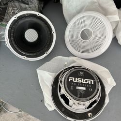 4 Like New fusion Marine Speakers