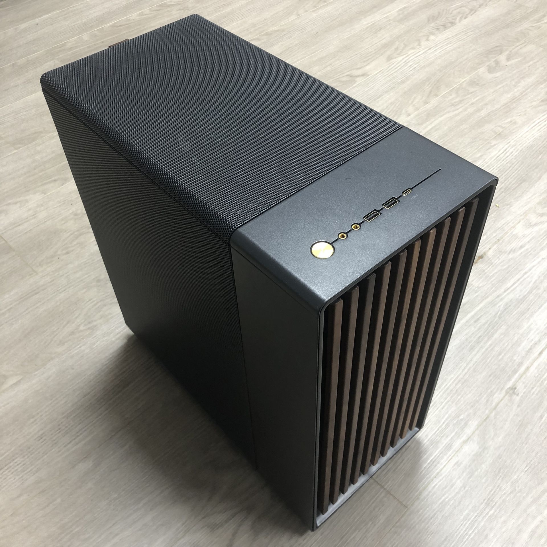Fractal Design North ATX Tower + 1000W PSU