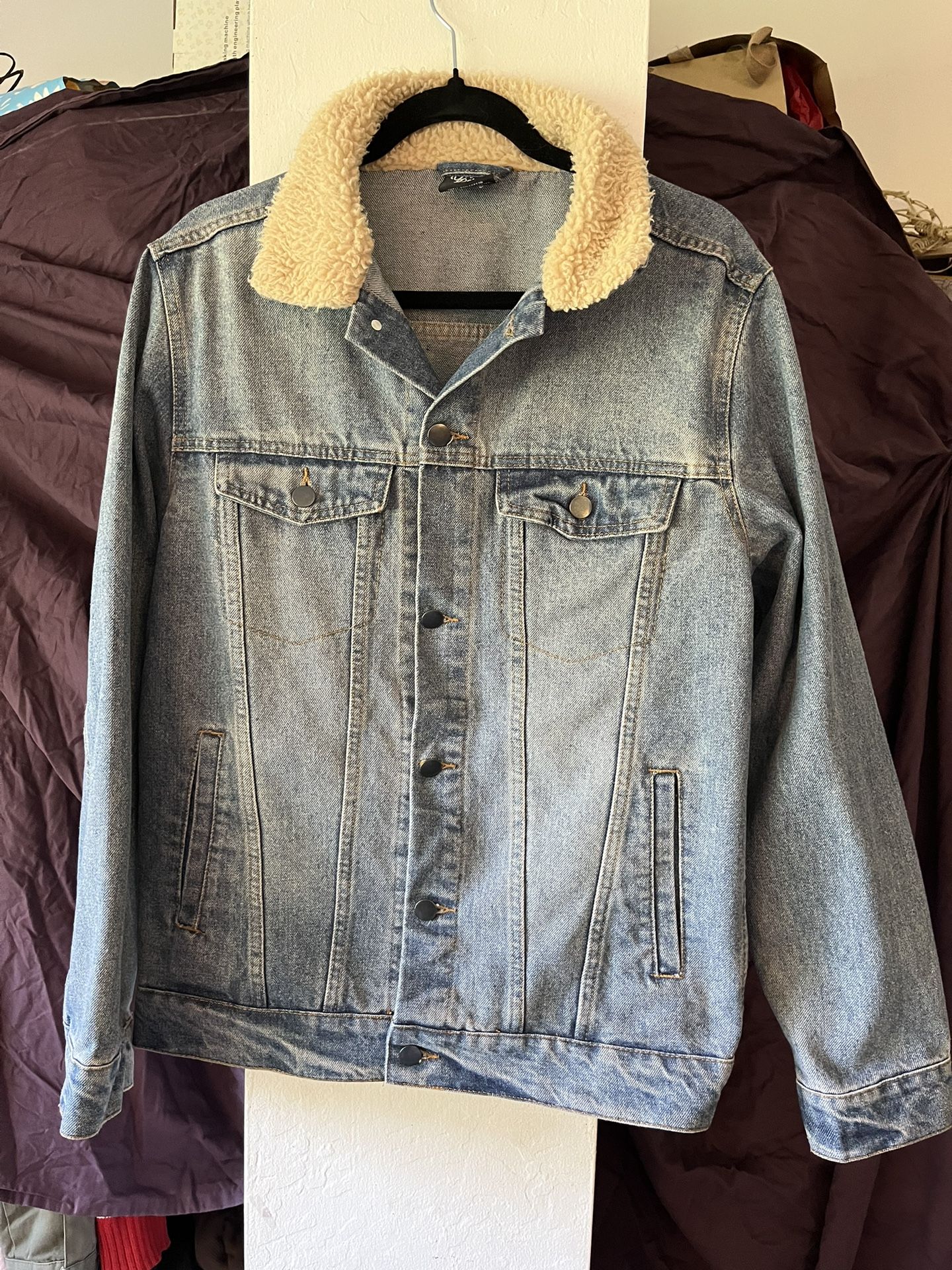 Hot Topic ORIGINAL DELUXE SUPPLY Indigo / fleece collar / Denim JACKET / size M  -Indigo color denim with beige fluffy fleece lined collar -Size M -Me