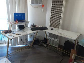 White marble patterned L shaped desk