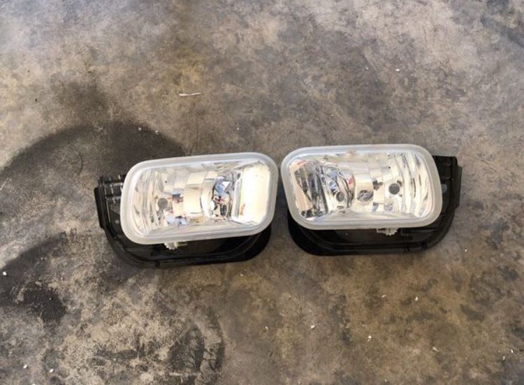 18 Ram 2500 OEM Fog Lights