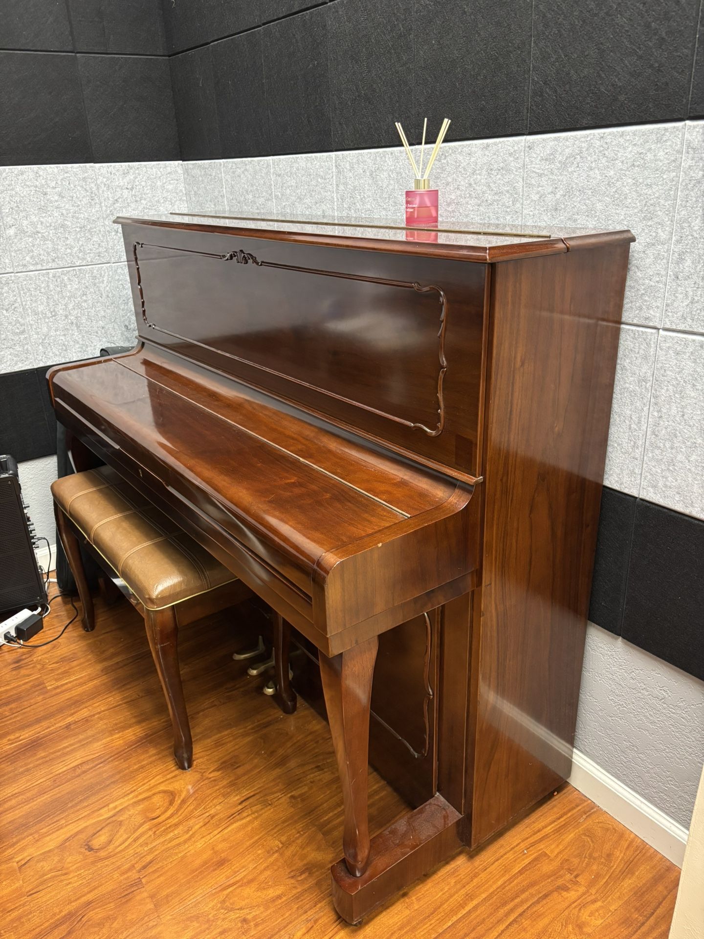 Upright piano