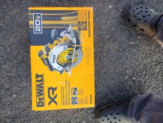 20 v DeWalt circular saw