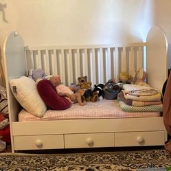 Crib that converts into a toddler bed