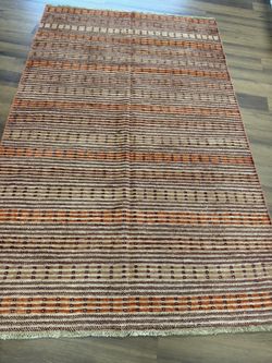 HAND KNOTTED WOOL RUG