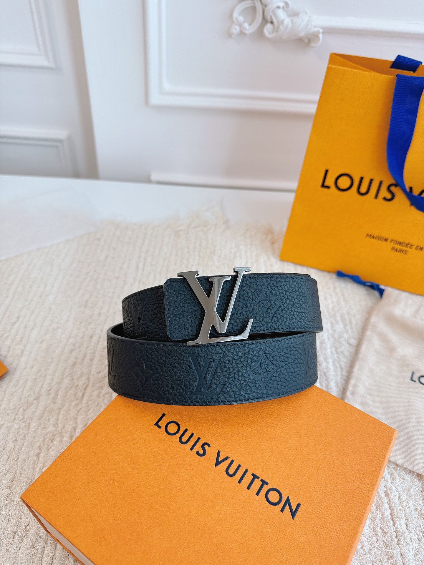 Louis Vuitton men's and women's same belt
